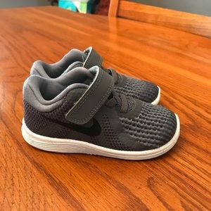 Nike Children’s gently used tennis shoes